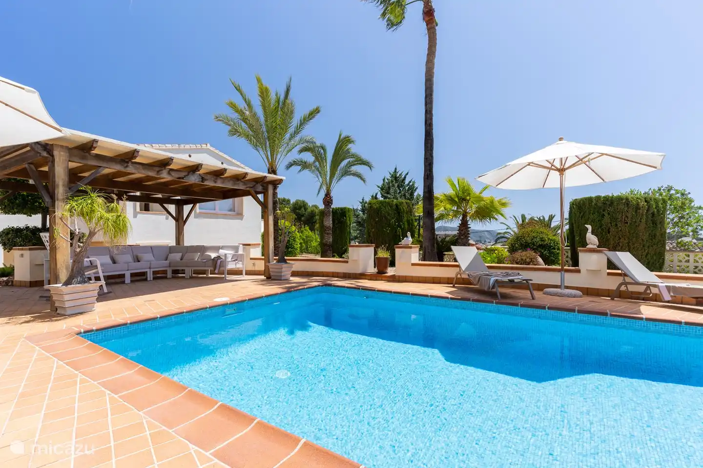 Gut gepflegter Pool.