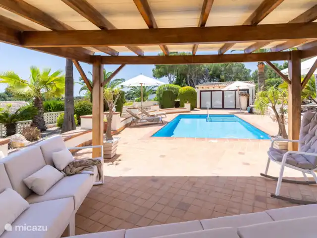 Villa La Joya | Espagne, Costa Blanca, Moraira - villa Toit luxueux le long de la piscine.