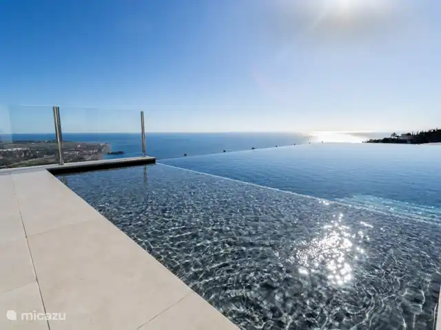 Villa Royal Salobrena huren in Spanje, Costa Tropical, Salobreña - villa Het infinity' zwembad lijkt naadloos over te lopen in de Middellandse Zee.