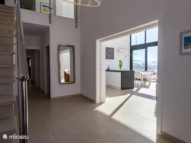 Villa Royal Salobrena huren in Spanje, Costa Tropical, Salobreña - villa De ruime entree. De benedenverdieping is toegankelijk voor rolstoelen.