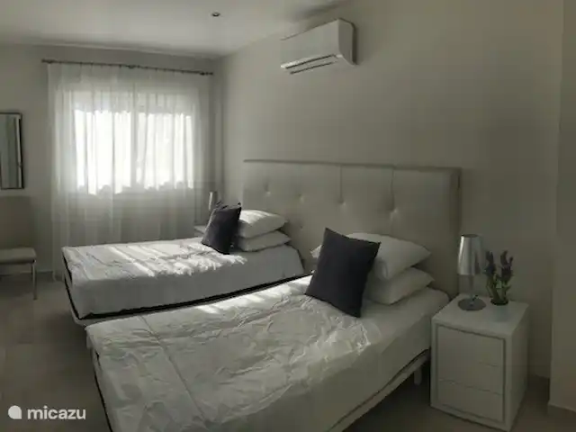 villaplata en España, Costa Tropical, Salobreña - villa La villa tiene 3 dormitorios en la planta baja.