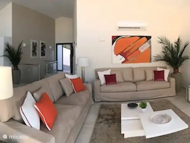 villaplata en España, Costa Tropical, Salobreña - villa El salón con cocina abierta está totalmente equipado.