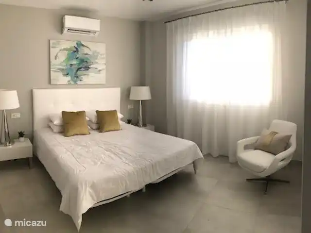 villaplata en España, Costa Tropical, Salobreña - villa El dormitorio principal es espacioso y luminoso.