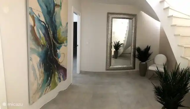 Ruime overloop met aangrenzend 3 slaapkamers. 