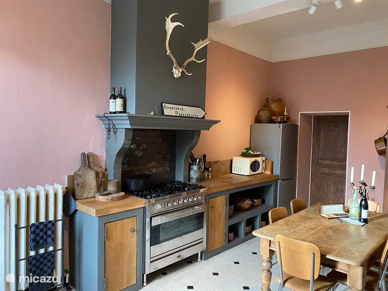 Geräumige Wohnküche komplett ausgestattet