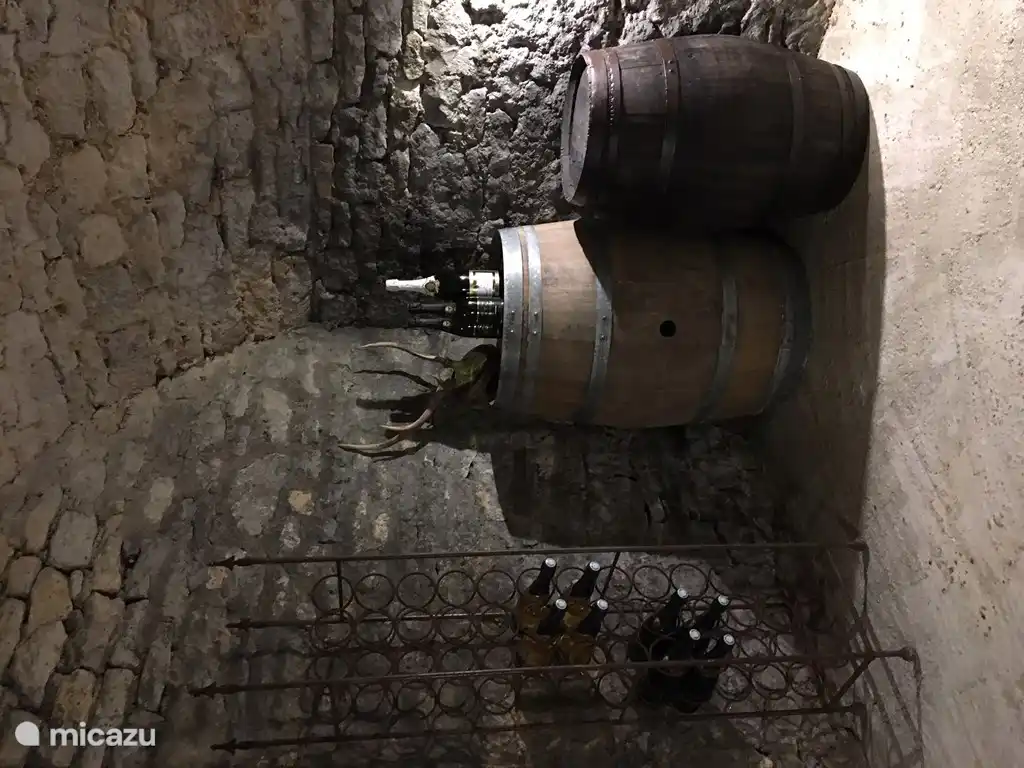 Der Wein und Champagner Keller