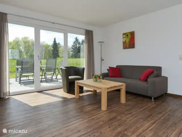 6 persoons vakantiehuis Pulvermaar huren in Duitsland, Eifel, Gillenfeld - vakantiehuis Ruim opgezette woonkamer met openslaande deuren naar eigen tuin met terras.