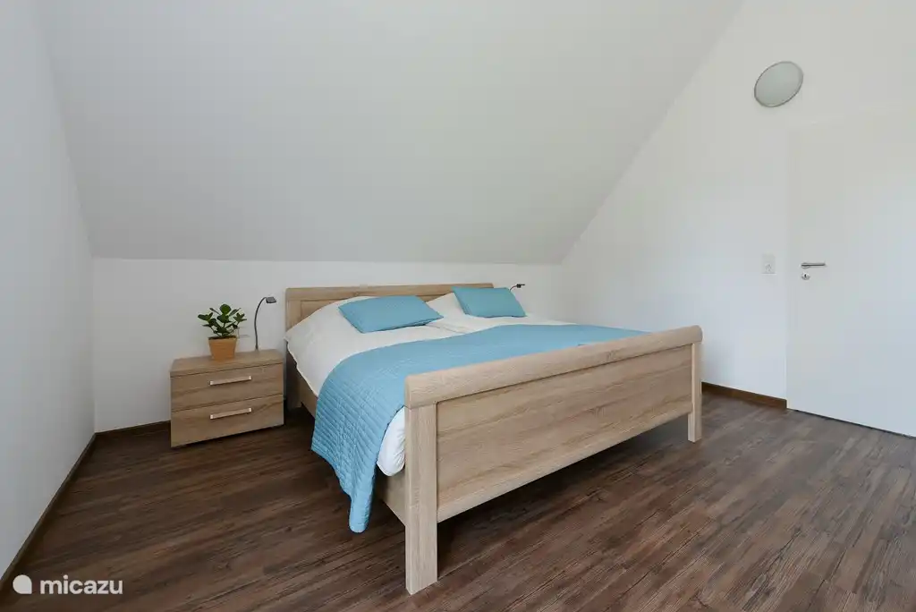 Grande chambre avec lit double au 1er étage.