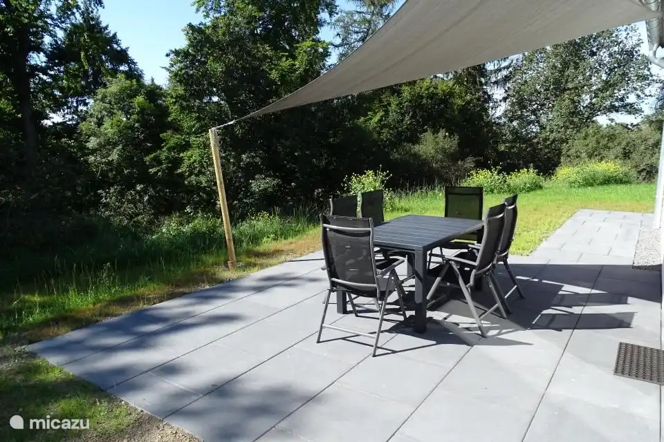 Toutes les maisons ont leur propre jardin, parfois aussi (en partie clos) avec terrasse.