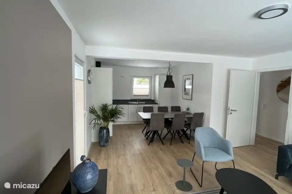 Maisons spacieuses avec toutes les commodités. Salon avec portes patio donnant sur terrasse privée. Également avec un mobilier moderne.