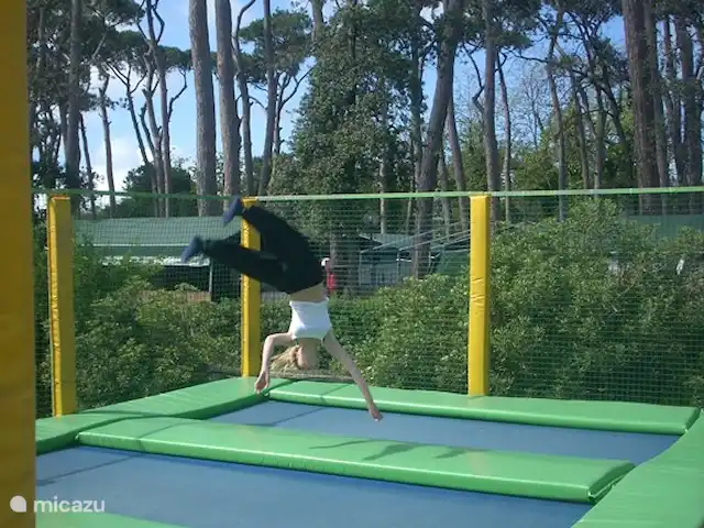 Mobil-home, en bord de mer en Toscane | Italie, Toscane, Viareggio - chalet aire de jeux avec également terrain de football, terrain de volley-ball