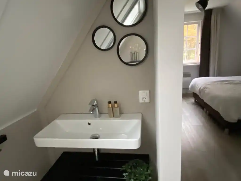 Neben den 2 Schlafzimmern befindet sich im Obergeschoss eine separate Waschküche. 