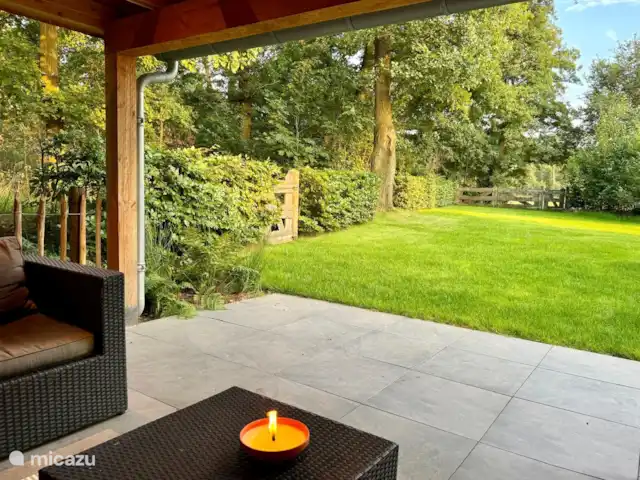 Location de Vacances Pays-Bas, Gueldre, Lievelde, maison de vacances - NatuurlijkLievelde C’est merveilleux de séjourner dans le jardin naturel très spacieux (1200m2). Un endroit pour se détendre complètement, en pleine nature avec de nombreux points de vue, des sentiers et son propre jardin d’herbes aromatiques.