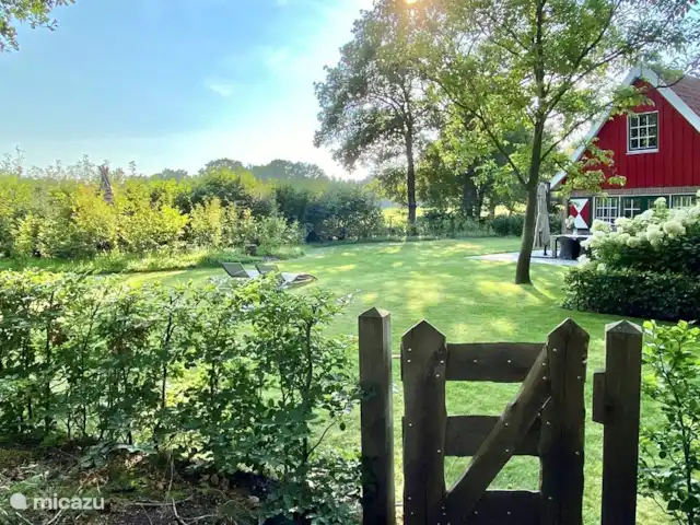 Location de Vacances Pays-Bas, Gueldre, Lievelde, maison de vacances - NatuurlijkLievelde La maison de vacances convient aux personnes en quête de paix, aux amoureux de la nature, aux personnes âgées, aux familles avec enfants et est située dans un petit parc de vacances calme à Lievelde, dans une zone boisée.