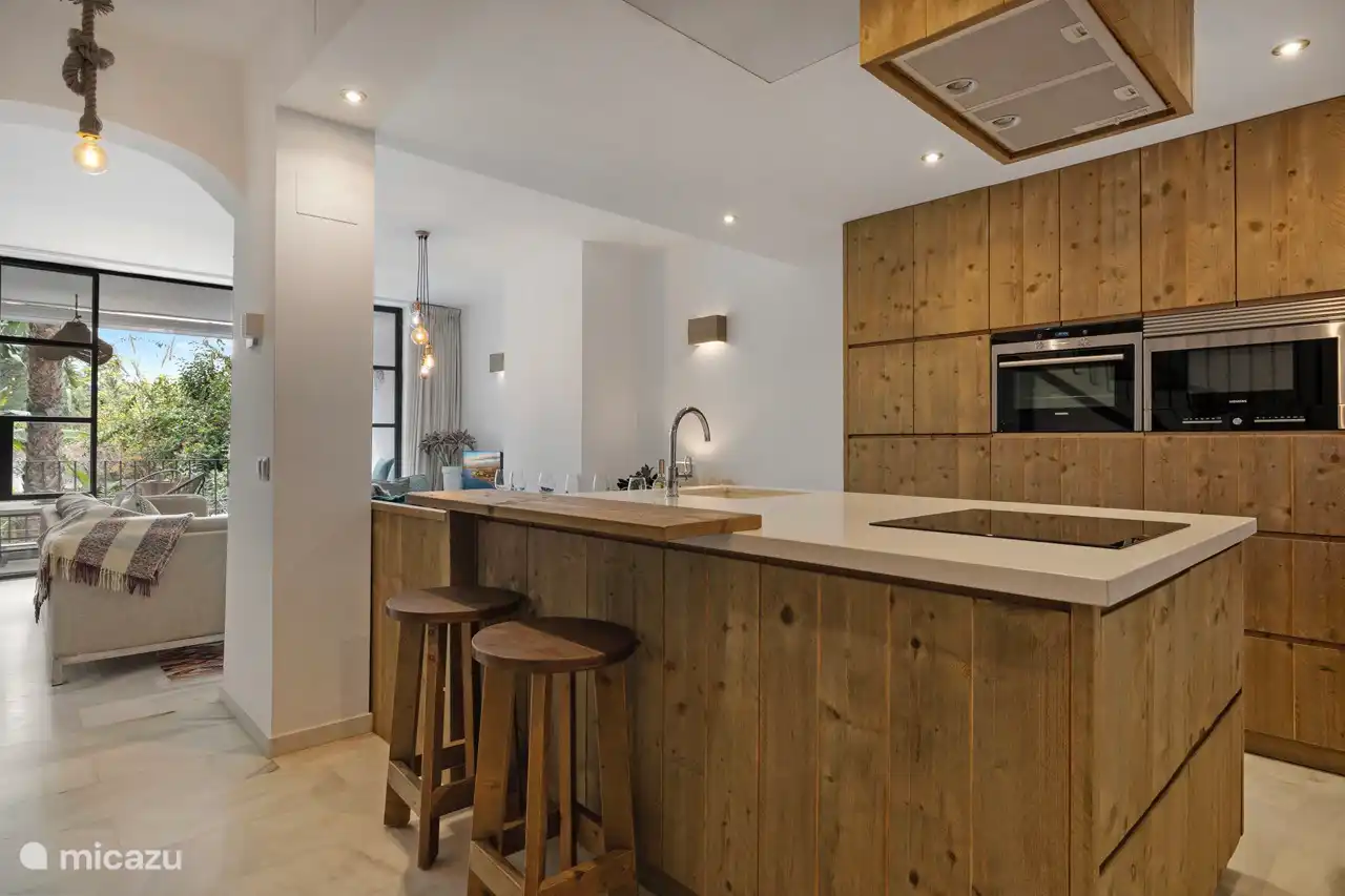 Voll ausgestattete Küche