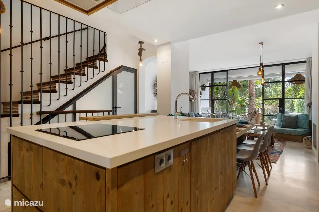 Voll ausgestattete Küche