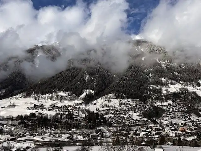 Aragón en Suiza, Valais, Ernen - apartamento Vista balcón invierno