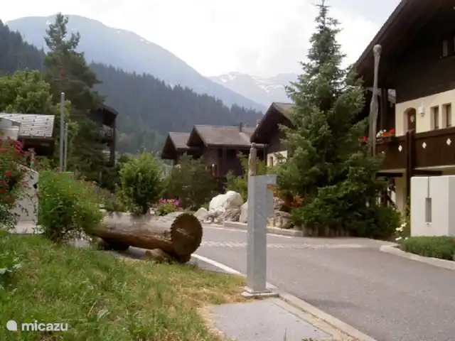 Aragón en Suiza, Valais, Ernen - apartamento Garaje de estacionamiento trasero y de entrada con su propio lugar.