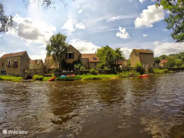 Casa del pescador en el río. en Francia, Yonne, Saint-Père-sous-Vézelay - casa vacacional El piragüismo es bueno en el río.