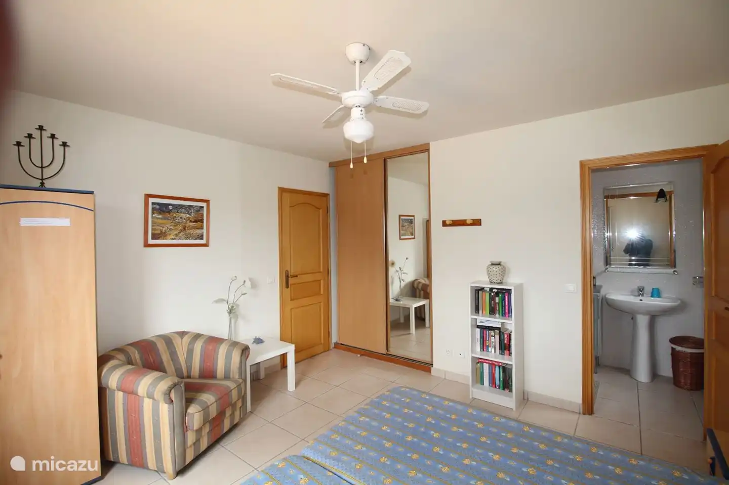 geräumiges Schlafzimmer 16m2 mit eigenem Bad