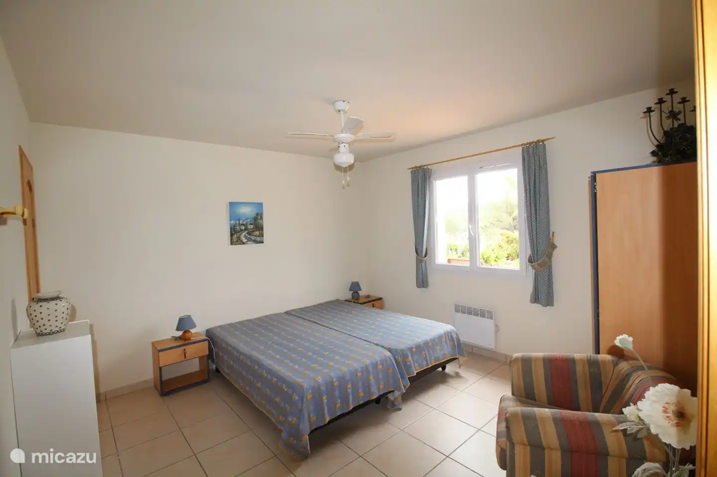 insgesamt 4 Schlafzimmer, pro Schlafzimmer, zwei 1 Pers. Boxspringbetten pro Schlafzimmer