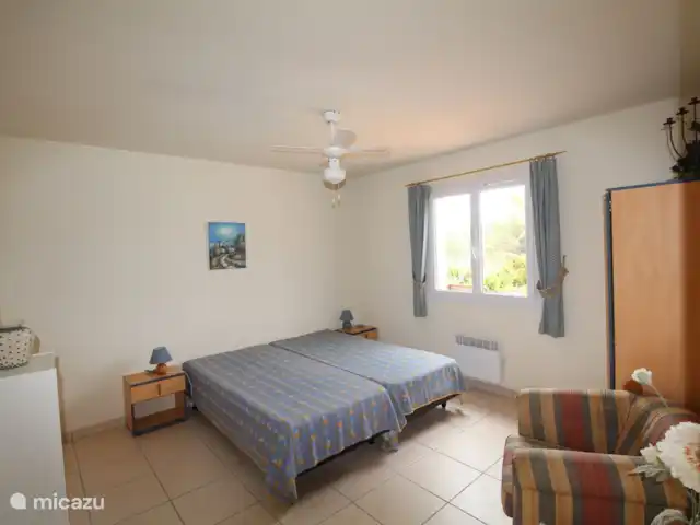 Villa Côte D'Azur piscine privée 8 pers | France, Côte d'Azur, Saint-Raphaël - villa un total de 4 chambres, par chambre, deux 1 pers. sommiers à ressorts par chambre