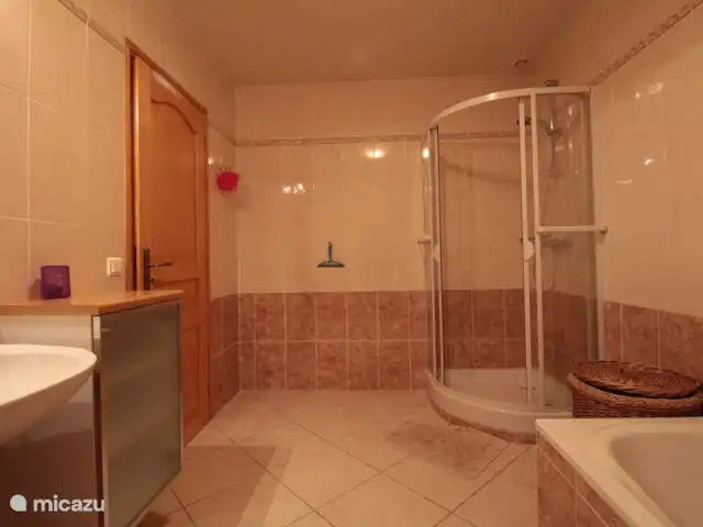 Villa Côte D'Azur piscine privée 8 pers | France, Côte d'Azur, Saint-Raphaël - villa salle de bain spacieuse baignoire et douche