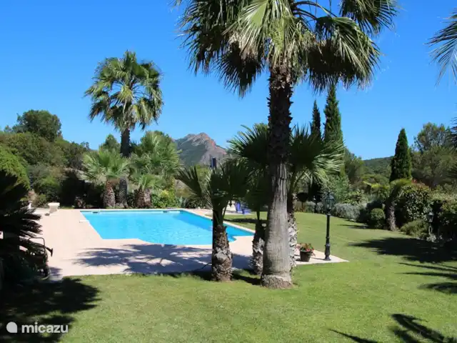 Villa Côte D'Azur piscine privée 8 pers | France, Côte d'Azur, Saint-Raphaël - villa attenant à la piscine Esterel avec douche extérieure (solaire) dim. 11.5x5, profondeur bassin 1.50 à 2.10