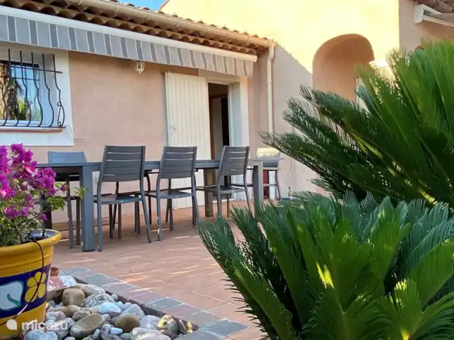 Villa Côte D'Azur piscine privée 8 pers | France, Côte d'Azur, Saint-Raphaël - villa Terrasse avec grande table 3.00 m pour 8 pers.