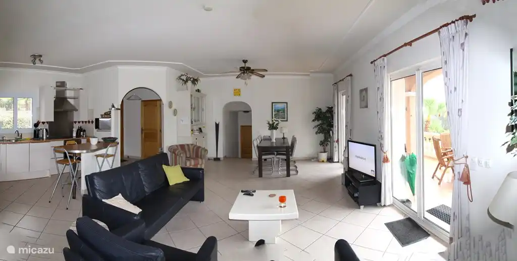 Wohnzimmer 55 m2 Fernseher mit niederländischen und internationalen Kanälen. Gratis Wifi