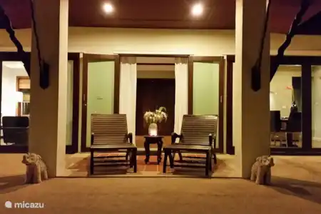 Vakantiehuis Thailand, Phang Nga, Khao Lak villa Villa Suwan Chang avond sfeer