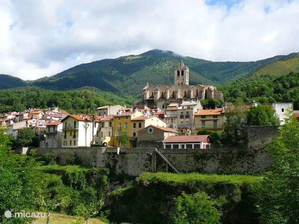 Prats de Mollo, fortified fortified town.
