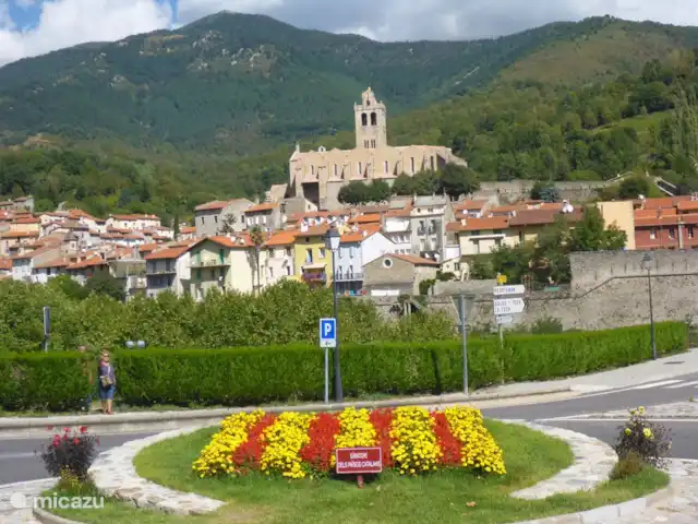 boerderij huren in Frankrijk, Pyrénées-Orientales, Prats-de-Mollo-la-Preste – 'La maison de Xatart' Prats de Mollo: op de berg achter het stadje ligt het vakantiehuis la maison de xatart.