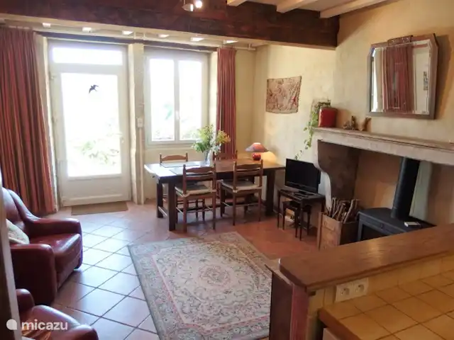 Location de Vacances France, Côte-d'Or, Sainte-Colombe-en-Auxois, gîte / cottage - La Petite Colomb Chambre avec poêle à bois