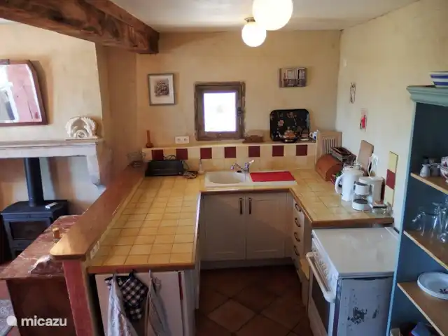 Location de Vacances France, Côte-d'Or, Sainte-Colombe-en-Auxois, gîte / cottage - La Petite Colomb Cuisine bien équipée et spacieuse