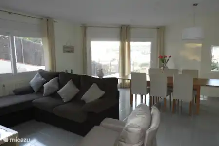 Vakantiehuis Spanje, Barcelona, Canet de Mar villa Can Tulipa huiskamer