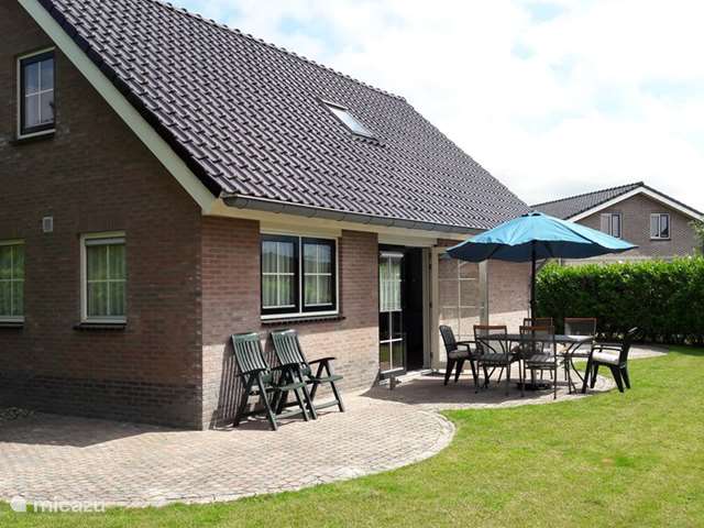 Holiday home in Netherlands, Friesland, Tzummarum - holiday house Bargereed 4