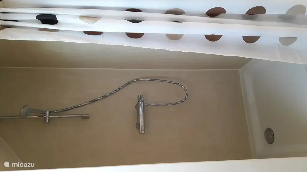 Eine neue Dusche wurde 2019 installiert.