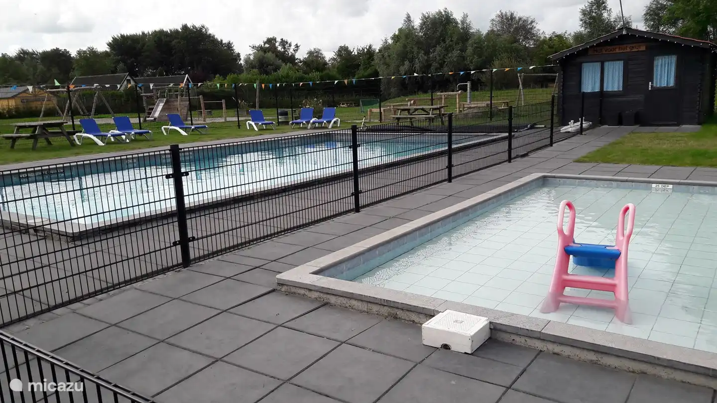 Planschbecken und Schwimmbad