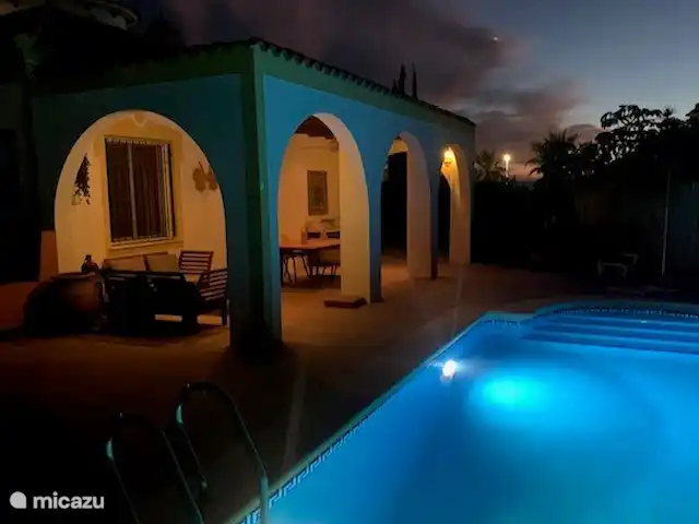 Casa Picasso huren in Spanje, Costa Cálida, Mazarrón - bungalow Veranda aan het zwembad in de avond.