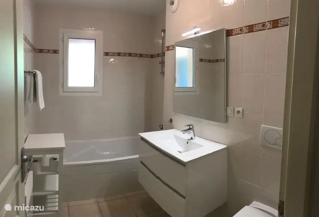 Villa Emeraude - badkamer beneden