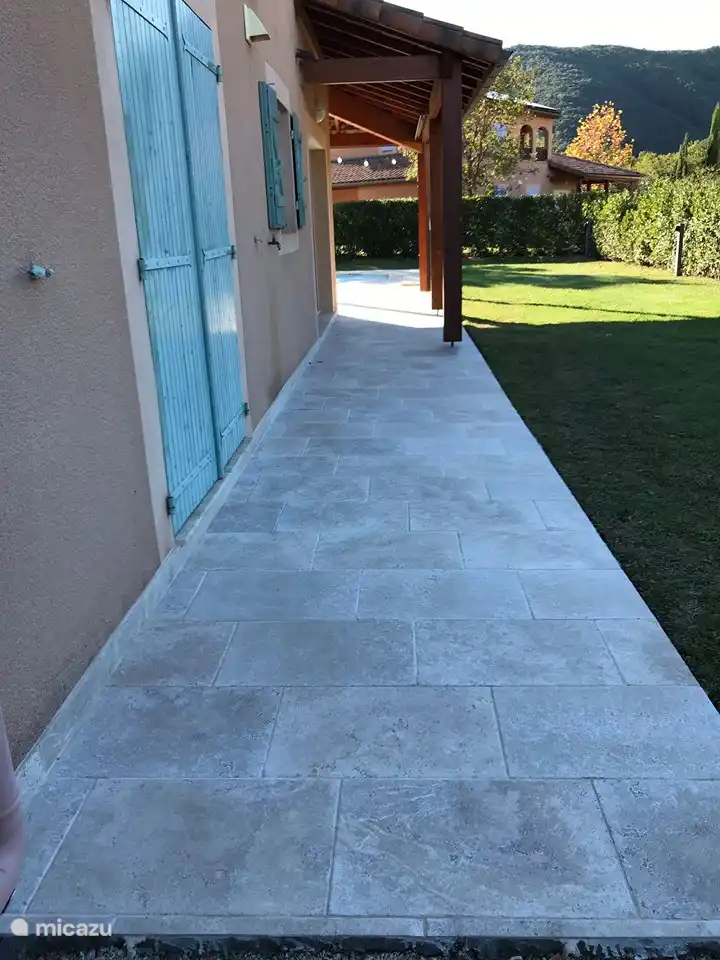 Villa Emeraude - vernieuwd terras met antislipvloer