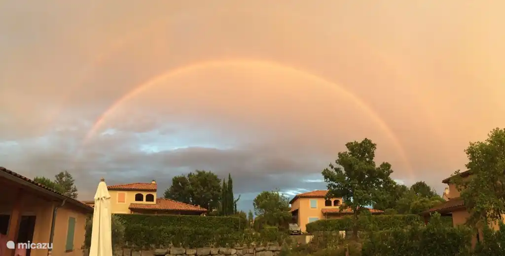 Villa Emeraude - regenboog