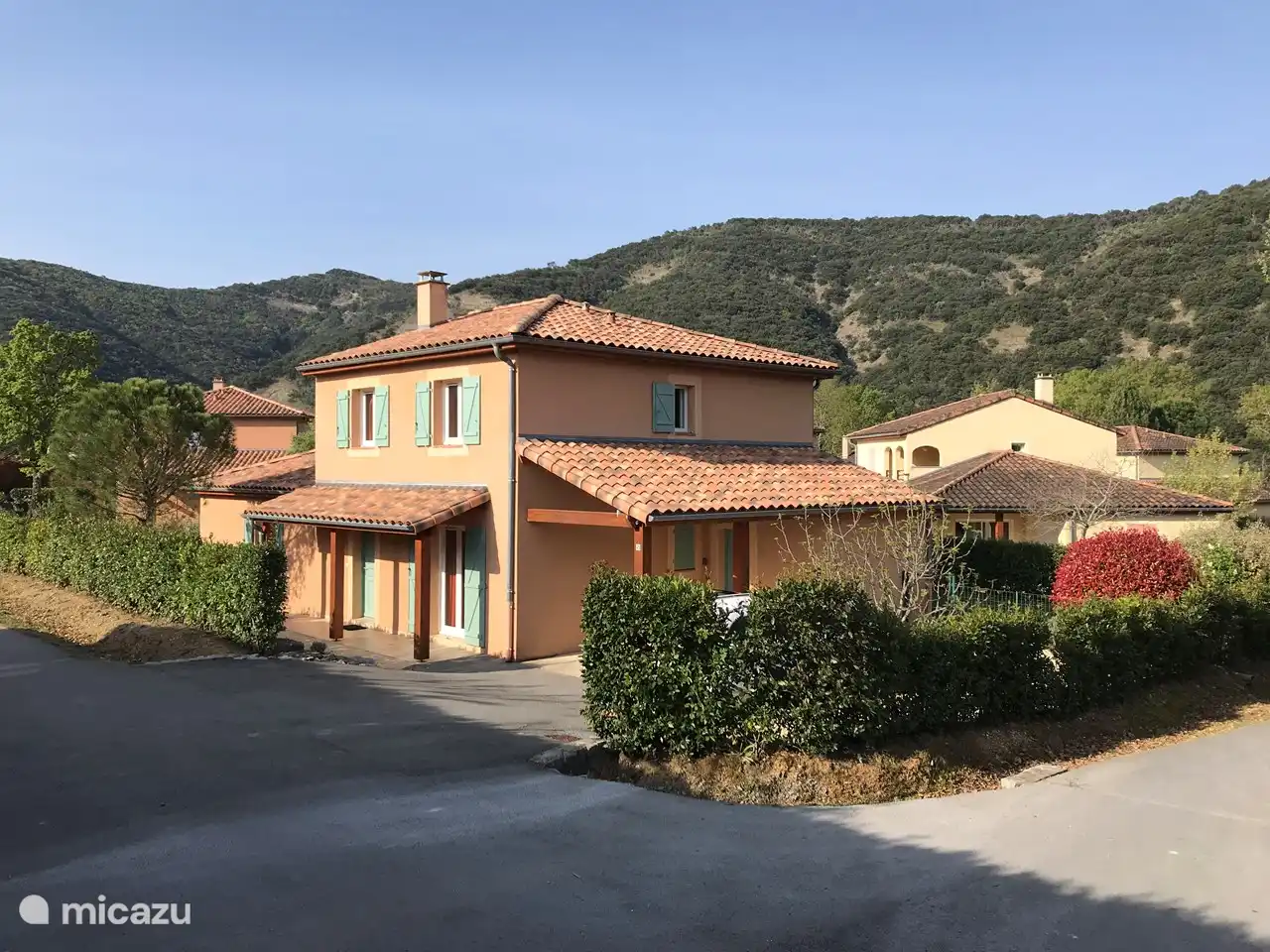 Villa Emeraude - Oprit met parkeergelegenheid voor 4 auto's