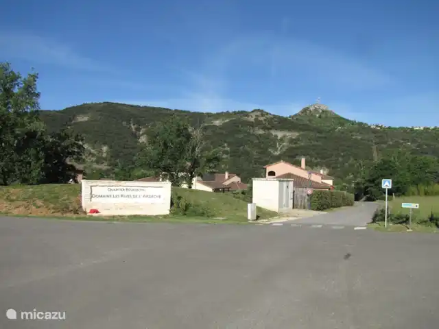 Villa Emeraude en Francia, Ardecha, Vallon-Pont-d'Arc - villa Villa Emeraude - acceso al dominio