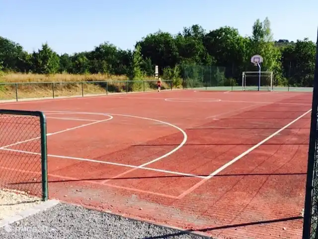 Villa Emeraude en Francia, Ardecha, Vallon-Pont-d'Arc - villa Villa Emeraude - campo de deportes polivalente