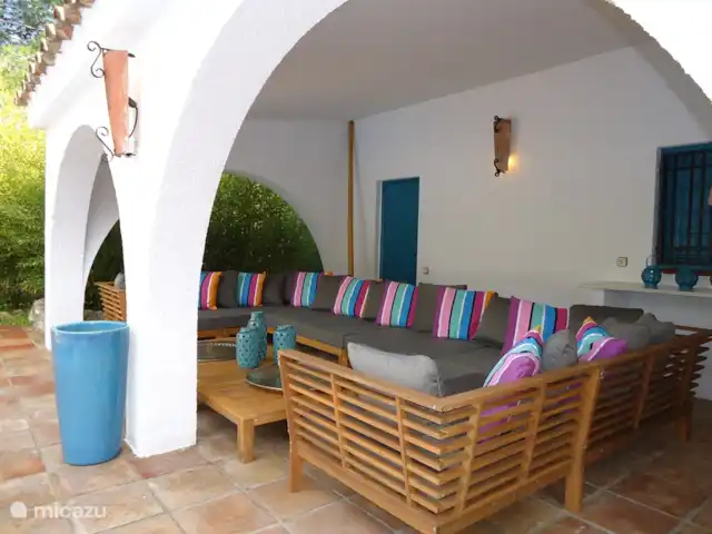 Villa Taboada | Espagne, Costa Dorada, L'Ametlla de Mar - villa Villa TABOADA Patio couvert avec coin salon situé au bord de la piscine