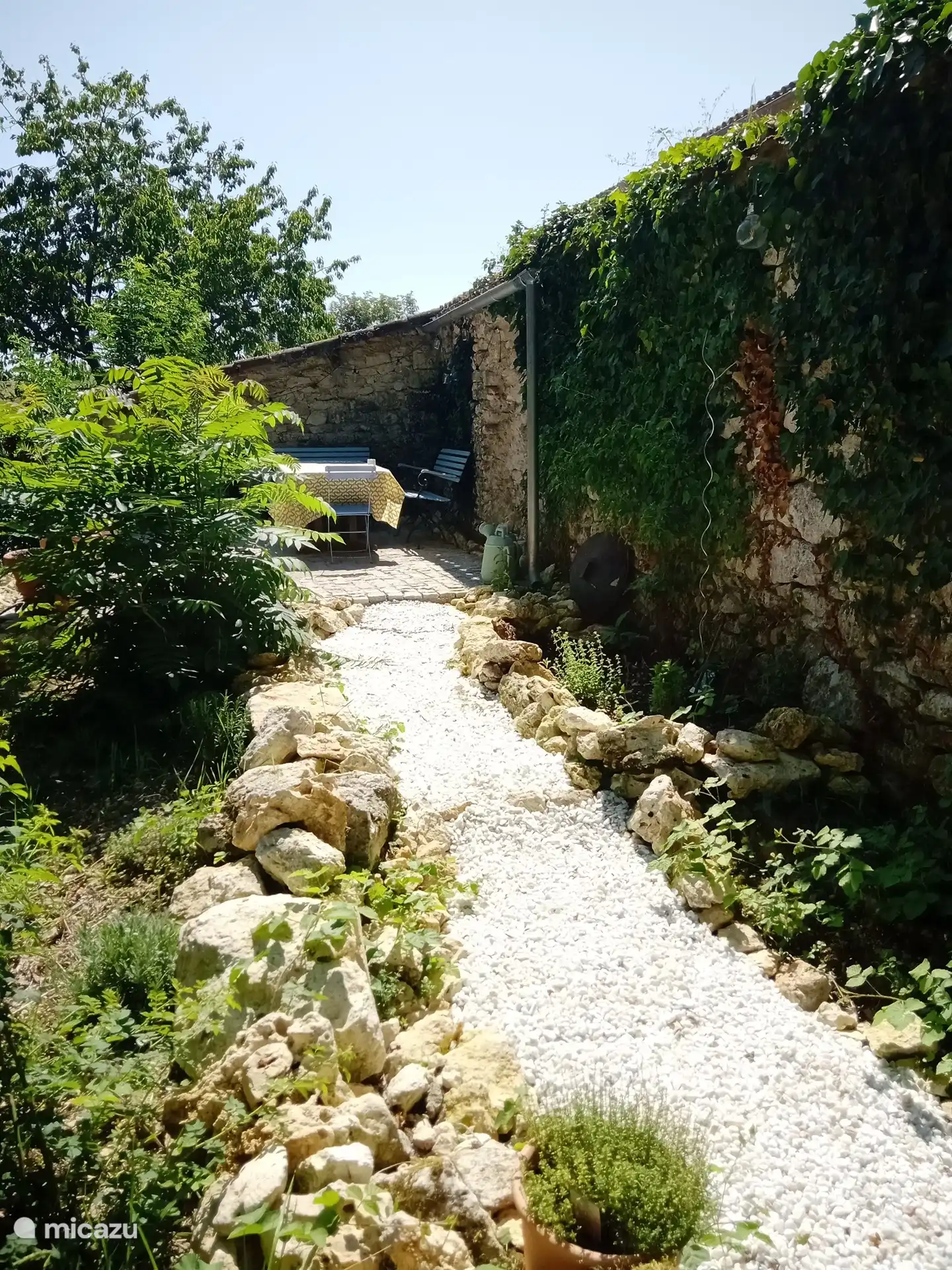 Weg vom hinteren Schlafzimmer zur Küchenterrasse