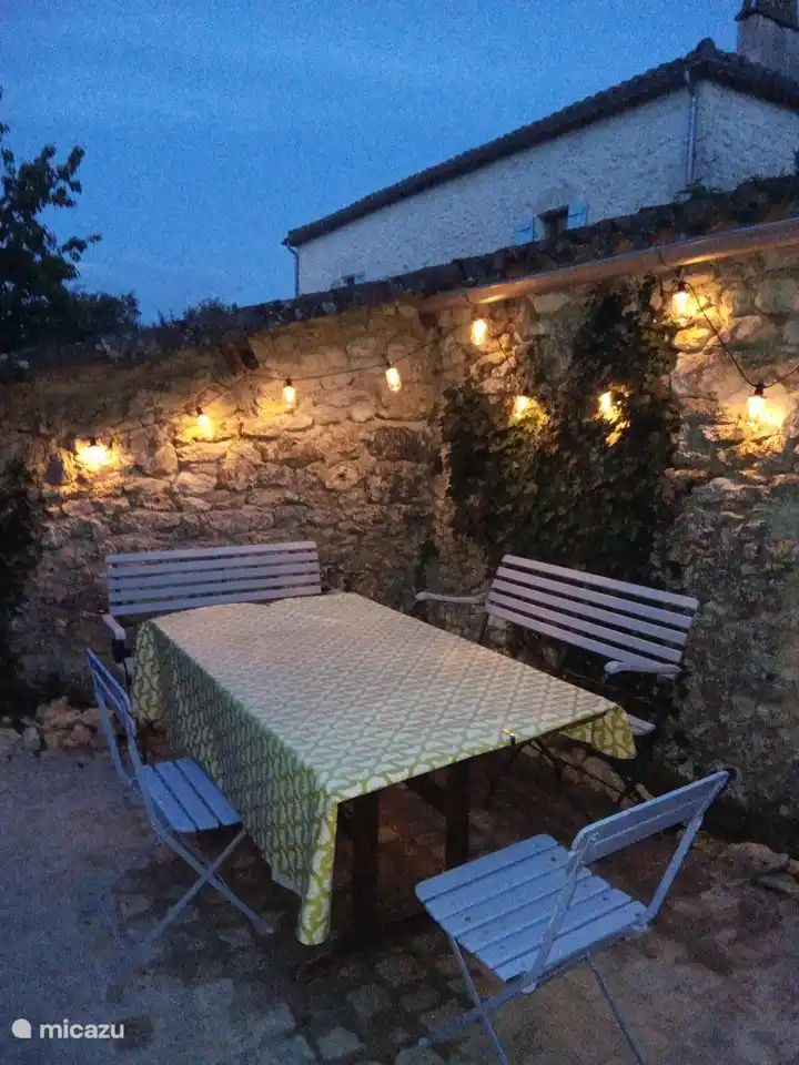 Abends Terrasse hinter der Küche