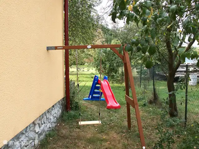 vakantiehuis huren in Tsjechië, Zuid-Bohemen, Hejna – Bila Ruze Er is een schommel en een kleine glijbaan